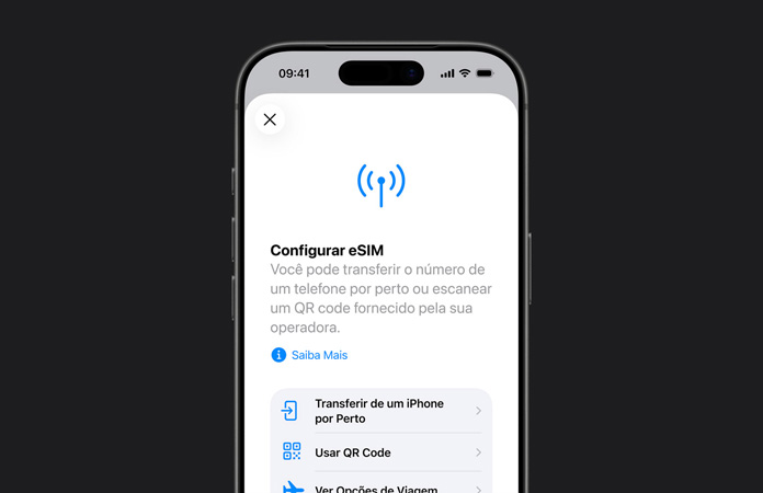 Parte da frente do iPhone 17 Pro mostrando o recurso Configurar Dados Celulares para transferir facilmente um número de telefone com o eSIM