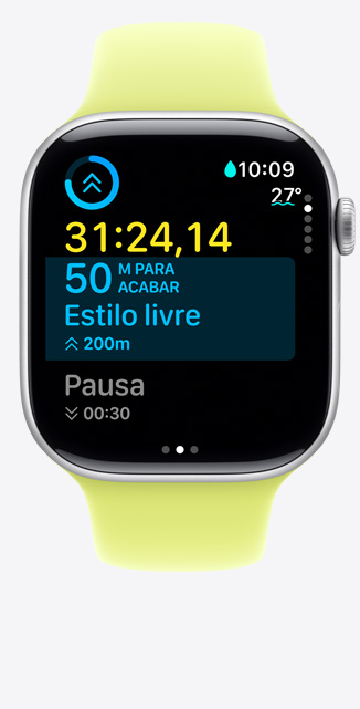 Apple Watch Series 11 com caixa prateada de alumínio, tela de Exercício Personalizado mostrando Nado em Piscina, métricas na tela, pulseira esportiva amarelo-néon