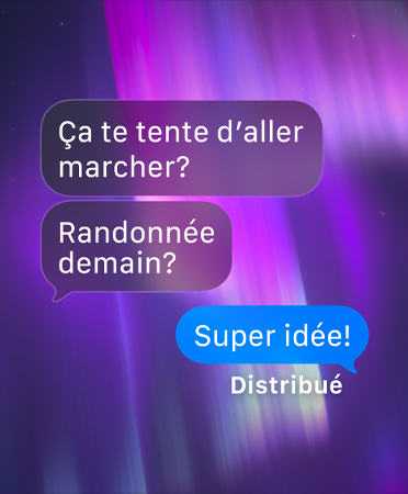 Une image d’aurore boréale en arrière-plan d’une conversation de groupe dans l’app Messages