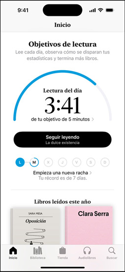 La pantalla de un iPhone muestra la sección Objetivos de Lectura en la app Libros. En la parte superior, hay un anillo de progreso. Debajo del anillo de progreso se muestra la racha de lectura semanal. En la parte inferior se ve la sección Libros Leídos Este Año, que incluye una fila con dos libros y un espacio vacío para un tercero