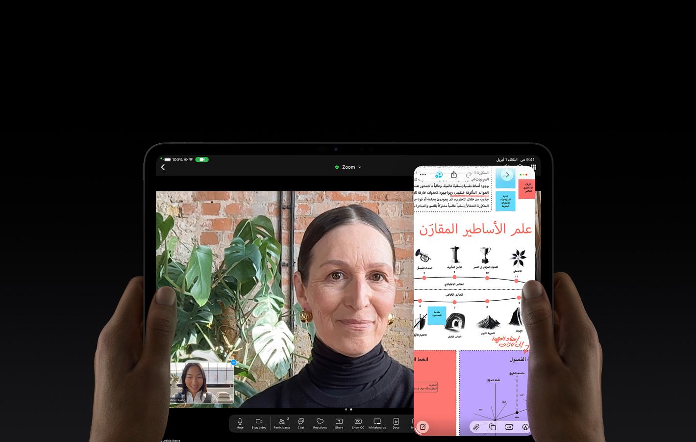 جهاز iPad&nbsp;Pro، الجزء الأمامي الخارجي، لون أسود فلكي، واجهة تعرض محادثة ملء الشاشة عبر تطبيق Zoom، وتطبيق تعليمي يُظهر عرضاً تقديمياً عن "علم الأساطير المقارَن" مع نص ورسوم بيانية وملاحظات مكتوبة بخط اليد