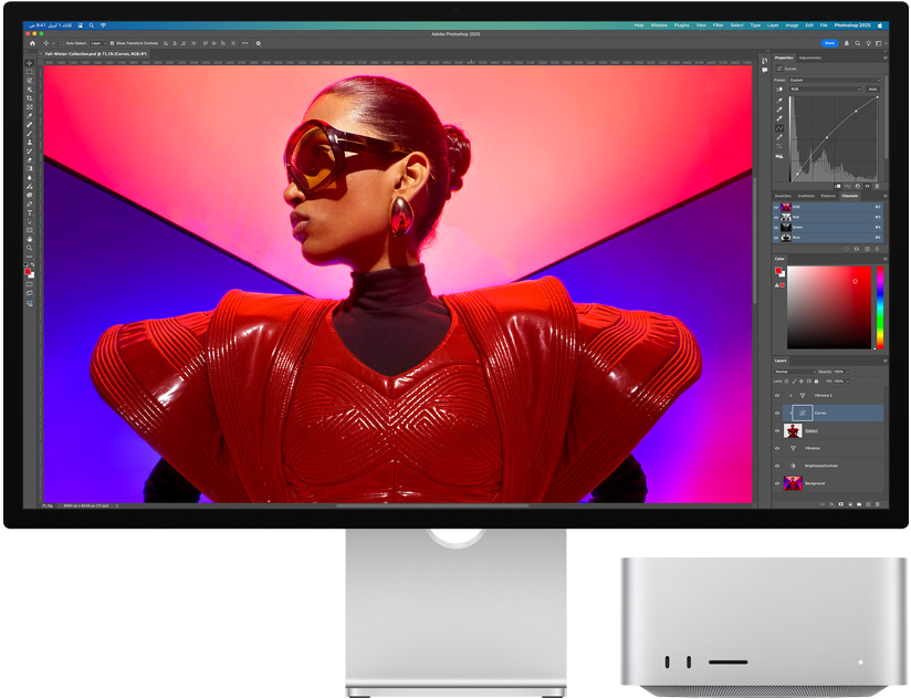 صورة تعرض شاشة Studio&nbsp;Display وجهاز Mac&nbsp;Studio معاً