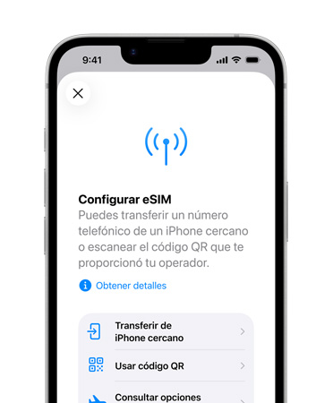 iPhone 17e, parte frontal, se usa la funcionalidad Configurar eSIM para transferir fácilmente un número de teléfono desde un teléfono cercano o usando un código QR