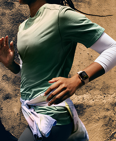 Workout Buddy sends message to a runner tracking workout with Apple&nbsp;Watch SE&nbsp;3