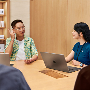 Apple 直營店正進行商務培訓的俯視圖