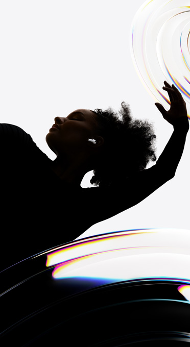 AirPods Pro 3 i øret på en danser, der nyder en håndfri lytteoplevelse