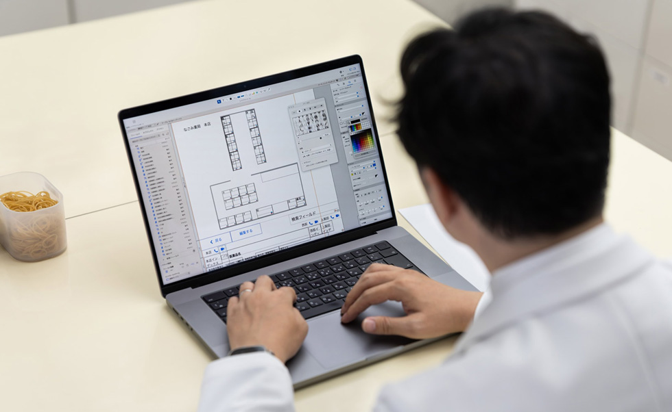 Watanabe สร้างระบบดิจิทัลแบบเฉพาะเพื่อให้พนักงานจัดการสินค้าคงคลังของยาตามใบสั่งแพทย์ซึ่งมีความซับซ้อน